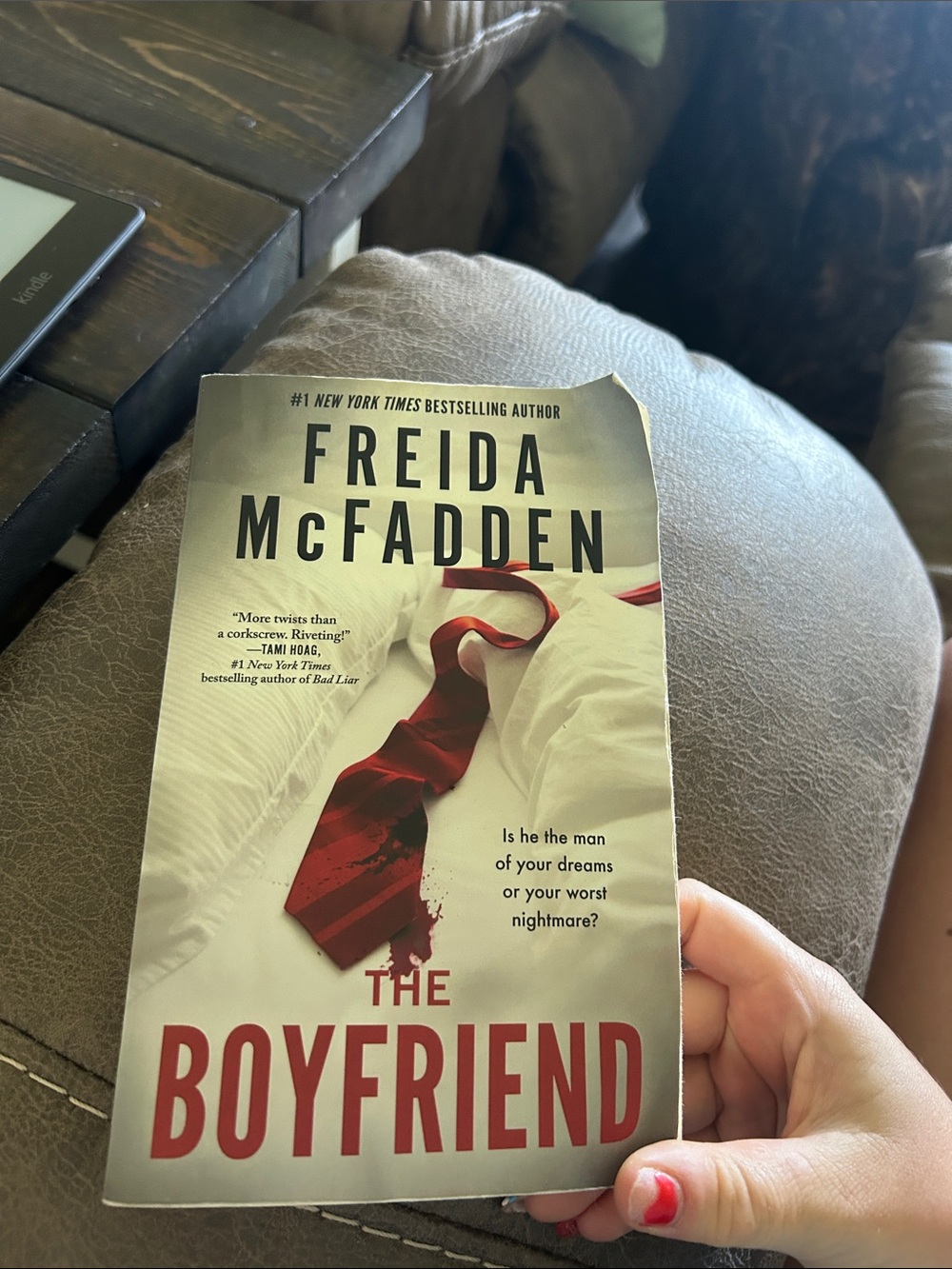 The Boyfriend by Freida McFadden - Paperback Book (White, Red)